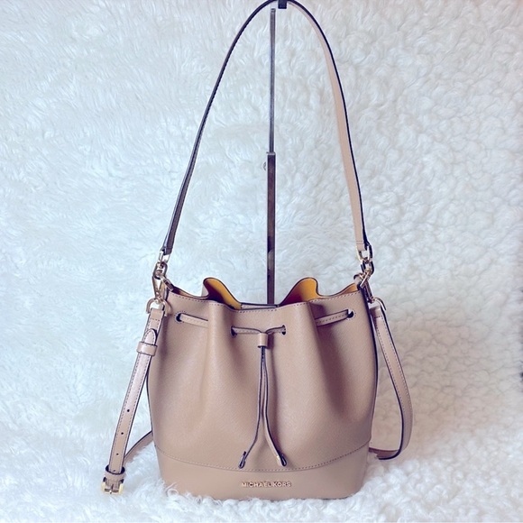 Michael Kors Tan Bucket Bag - Picture 1 of 16